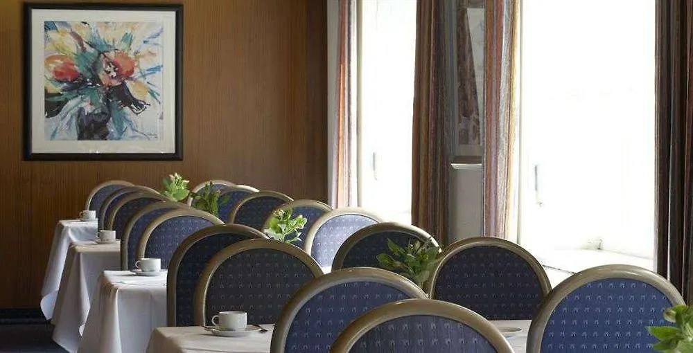 Intercityhotel Stuttgart 3*,