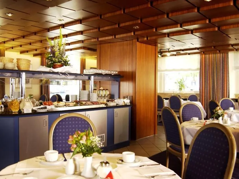Intercityhotel Stuttgart 3*,